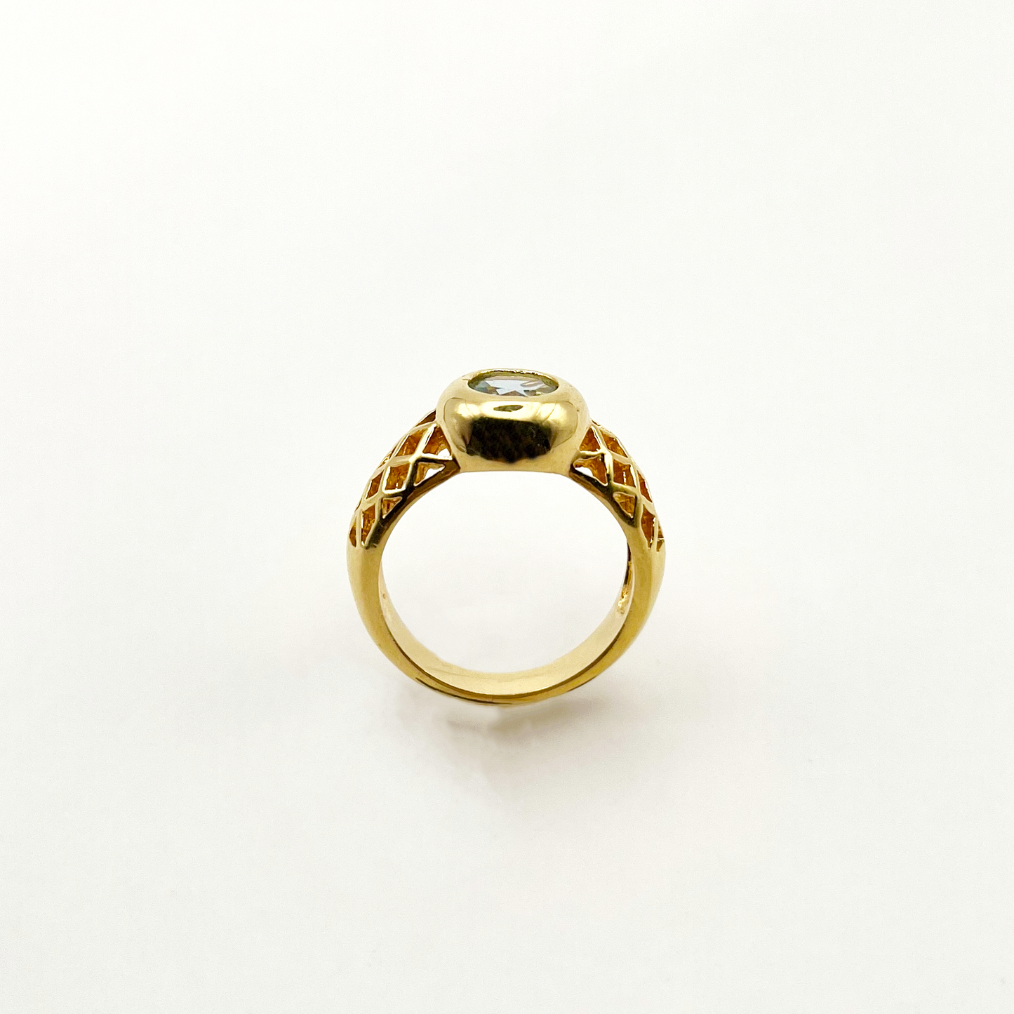 Bague ajourée plaquée or et pierre bleu