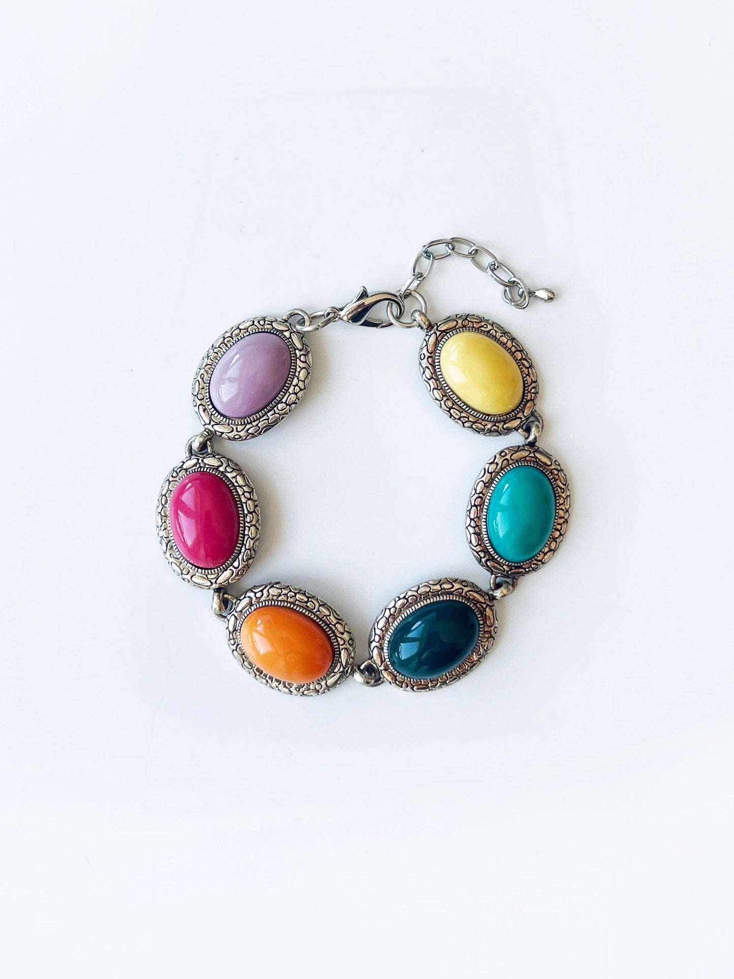 Bracelet argenté à cabochons colorés