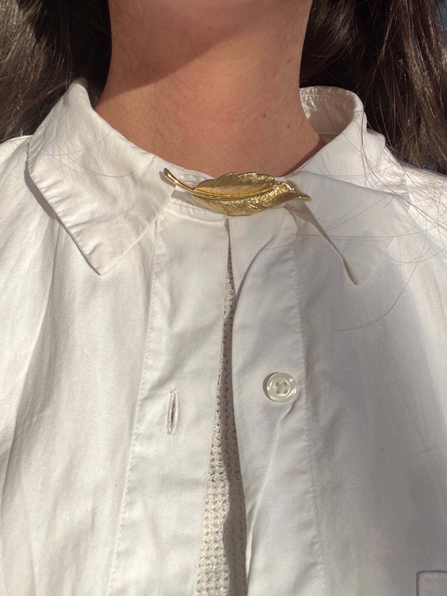 Broche feuille dorée