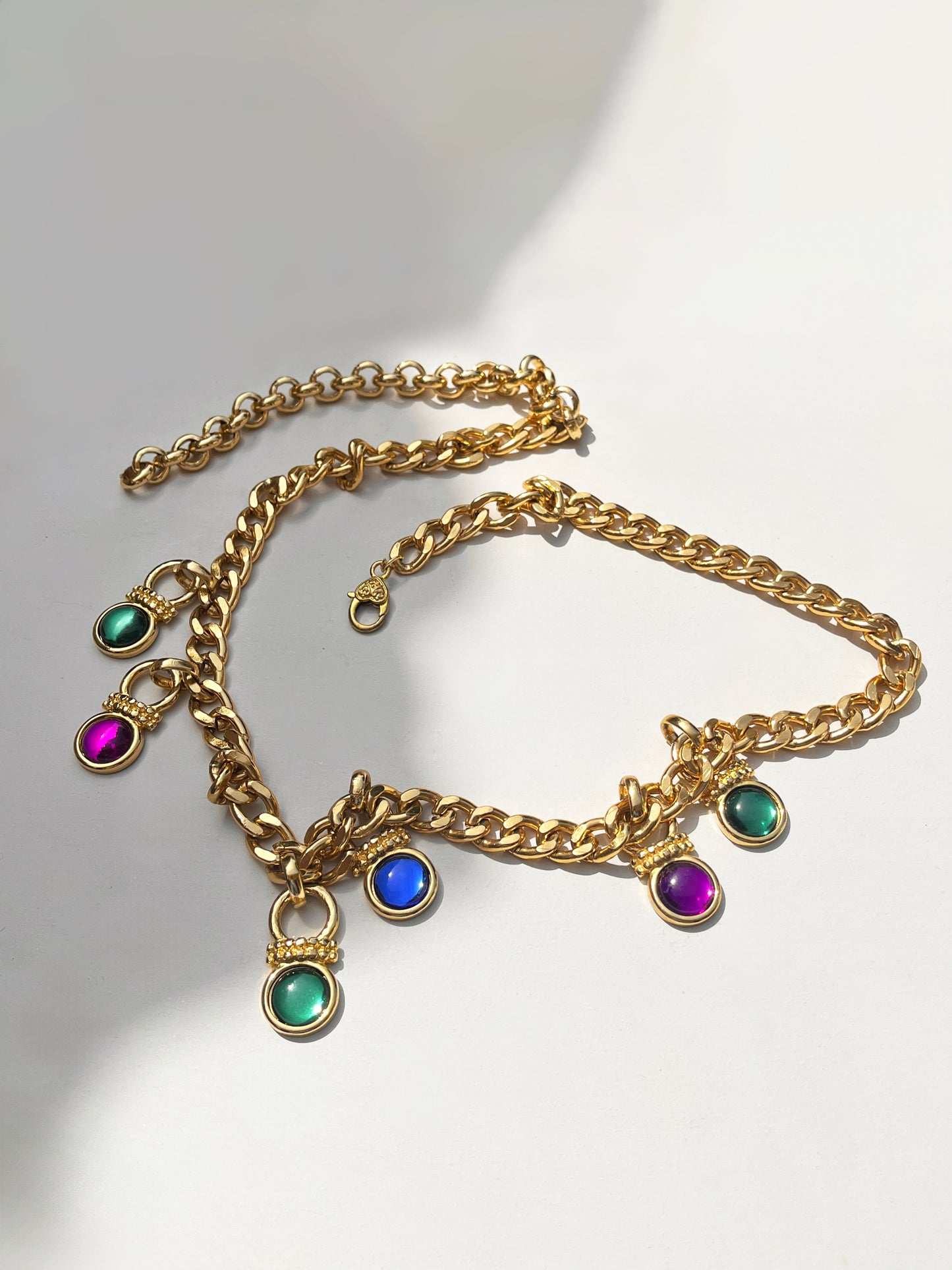 Ceinture à breloques colorées