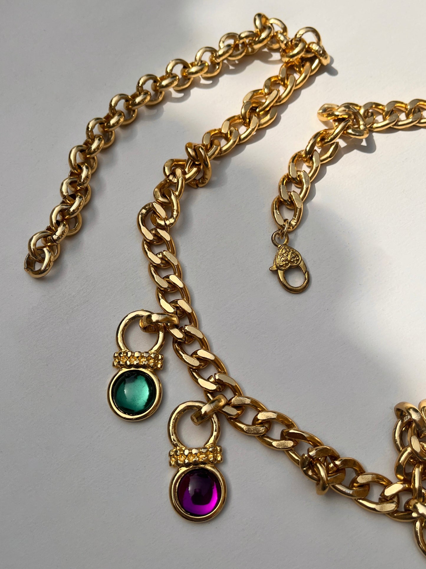 Ceinture à breloques colorées