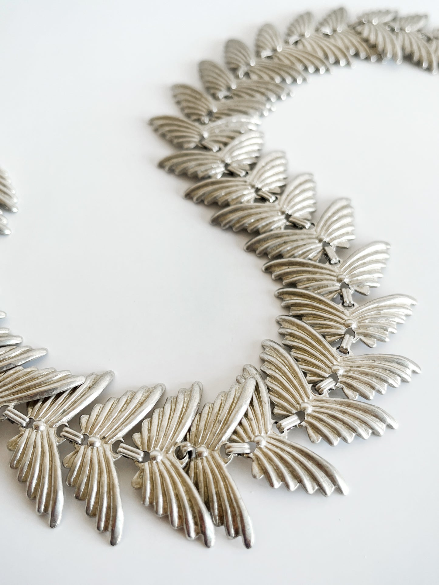 Collier papillons argenté