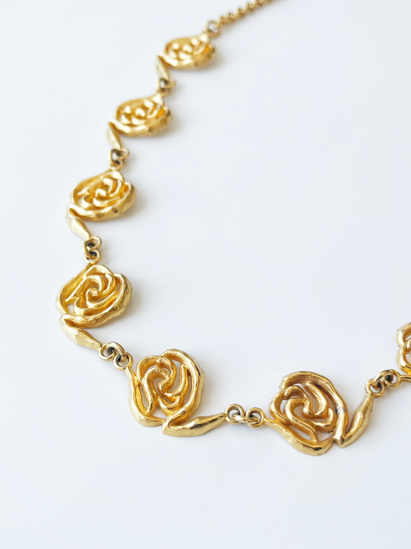 Roses necklace