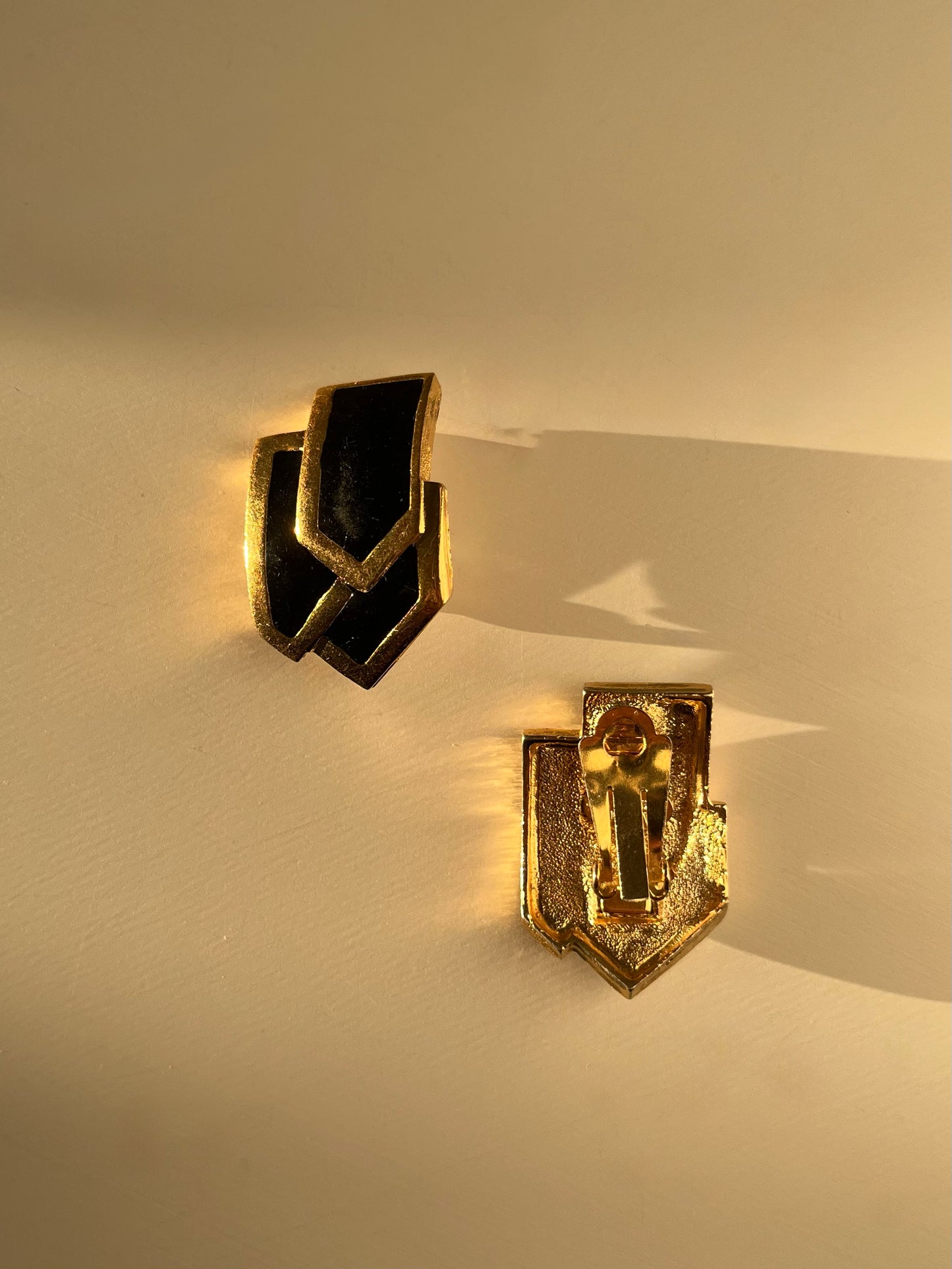 Clips Couture noirs et dorés Lanvin