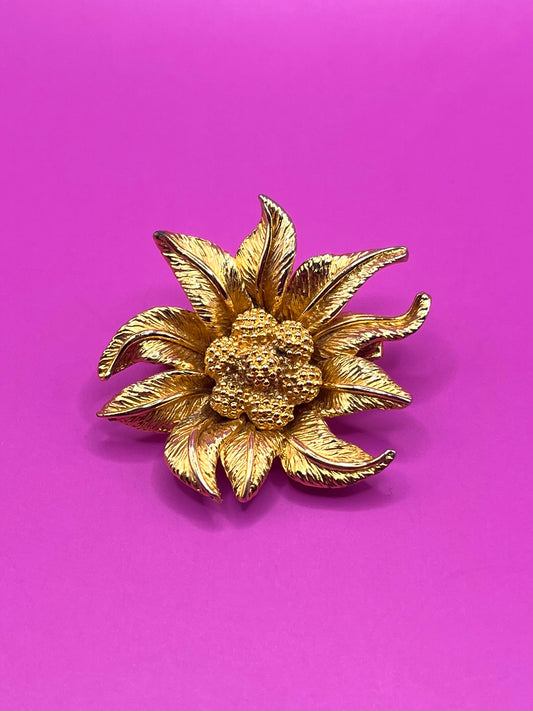 Flower Carven brooch