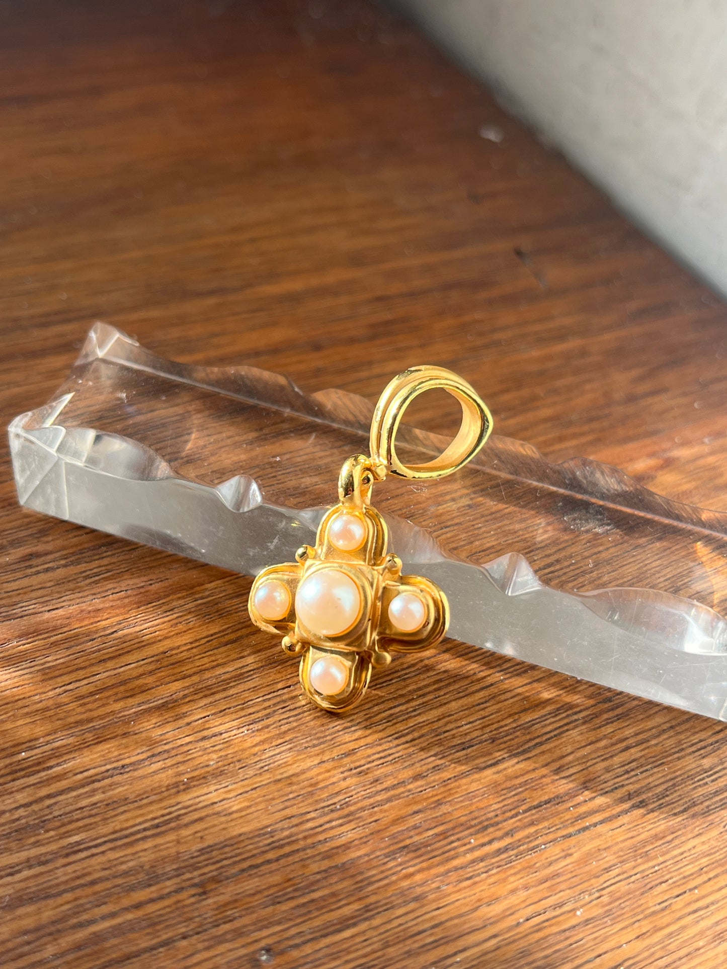 Pendentif plaqué or vintage Nikita