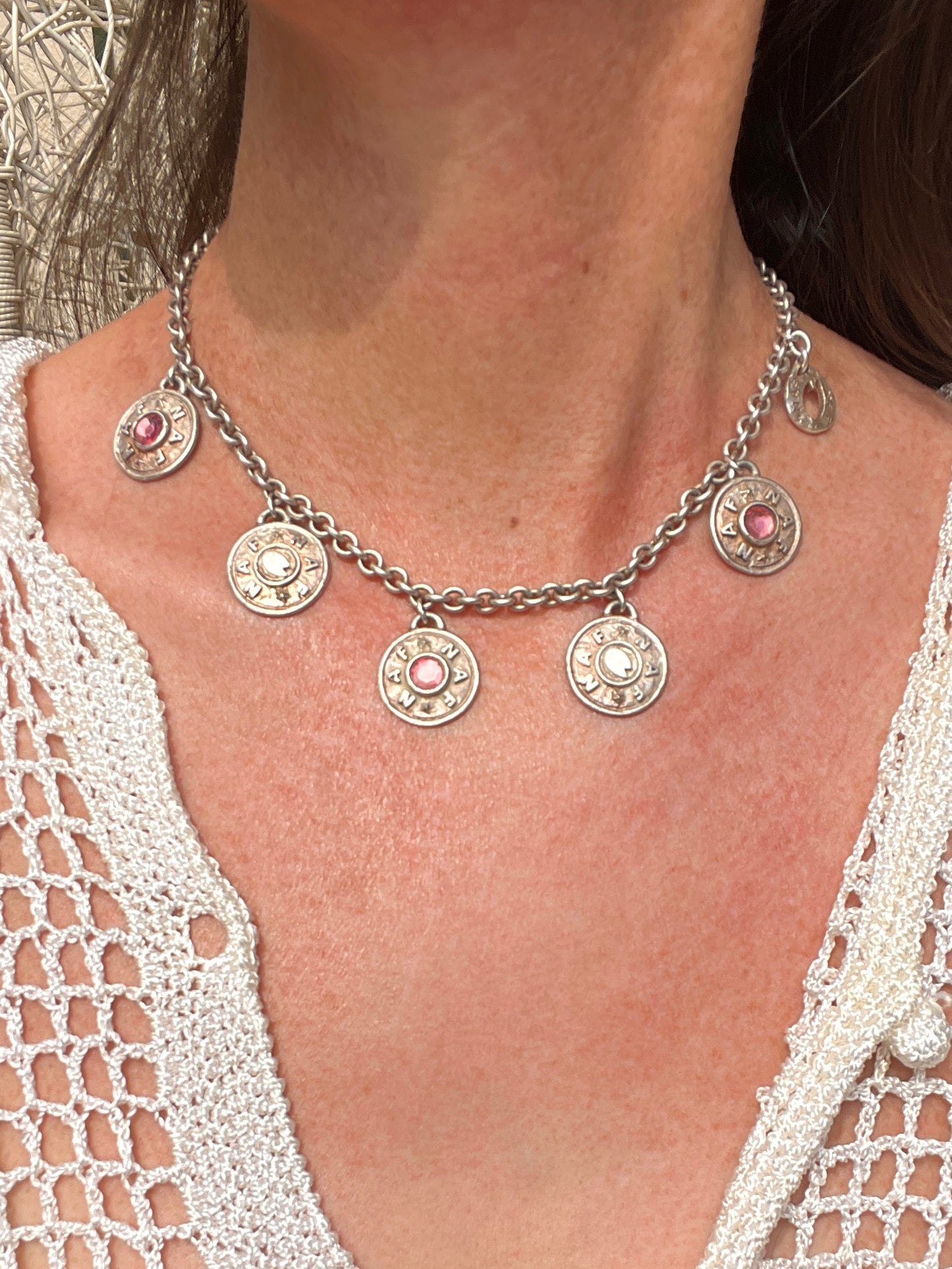 Collier argenté à breloques Naf Naf