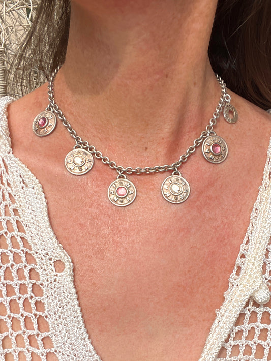 Collier argenté à breloques Naf Naf