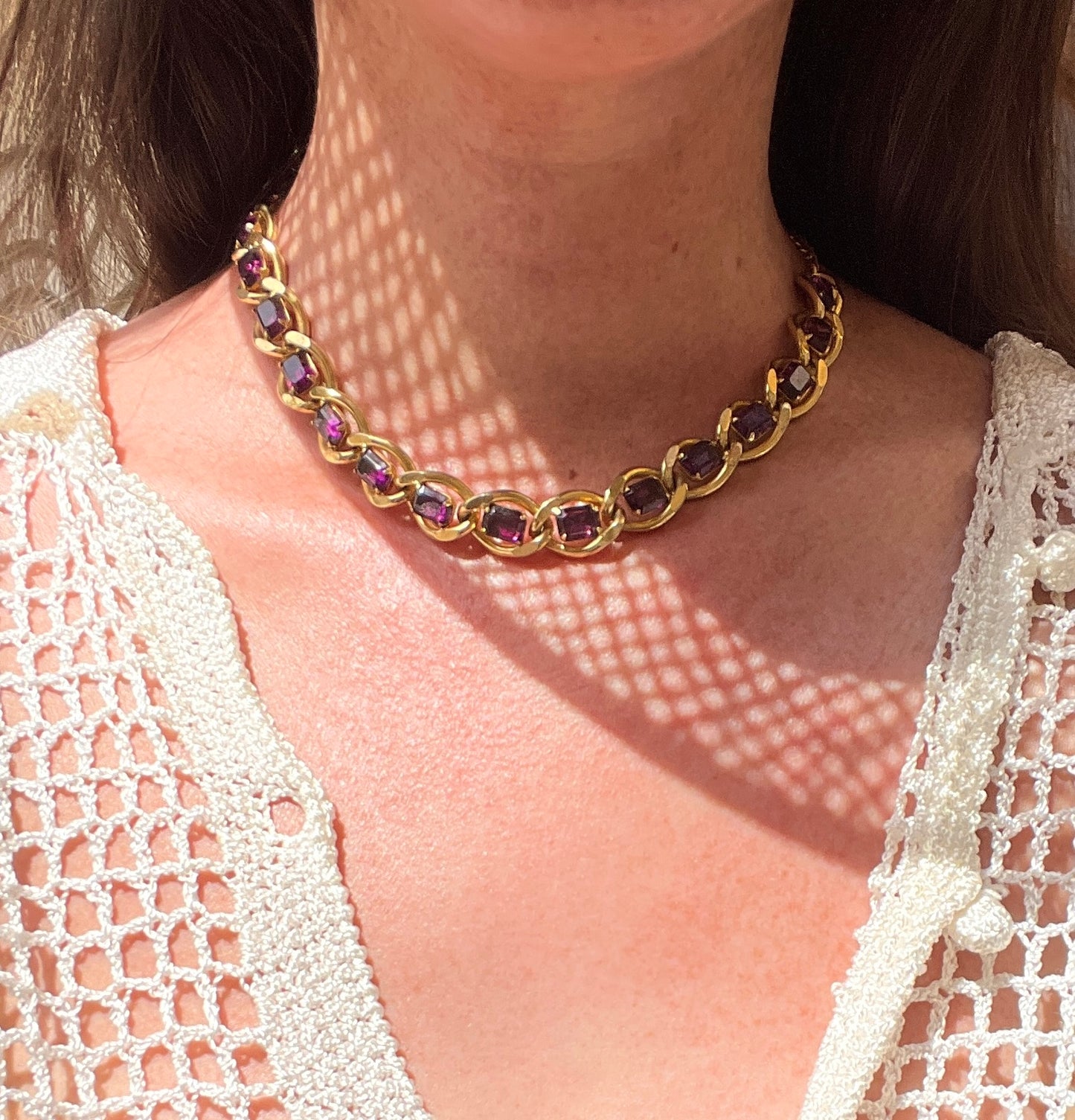 Collier ras de cou à strass violets
