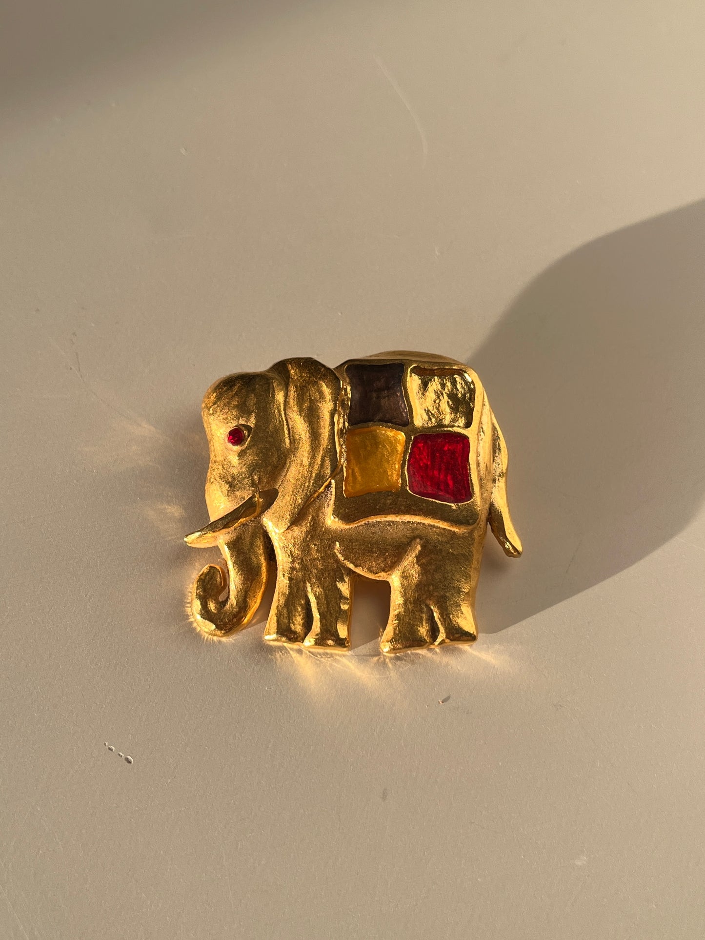 Pendentif/broche éléphant Lancôme