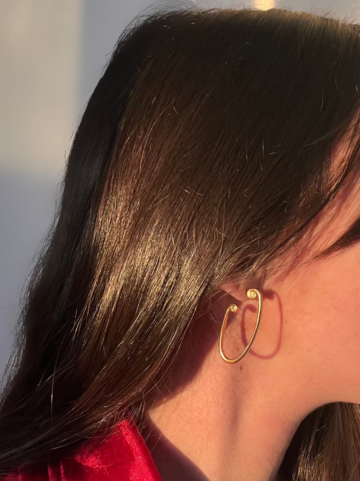 90s hoop earrings in golden metal