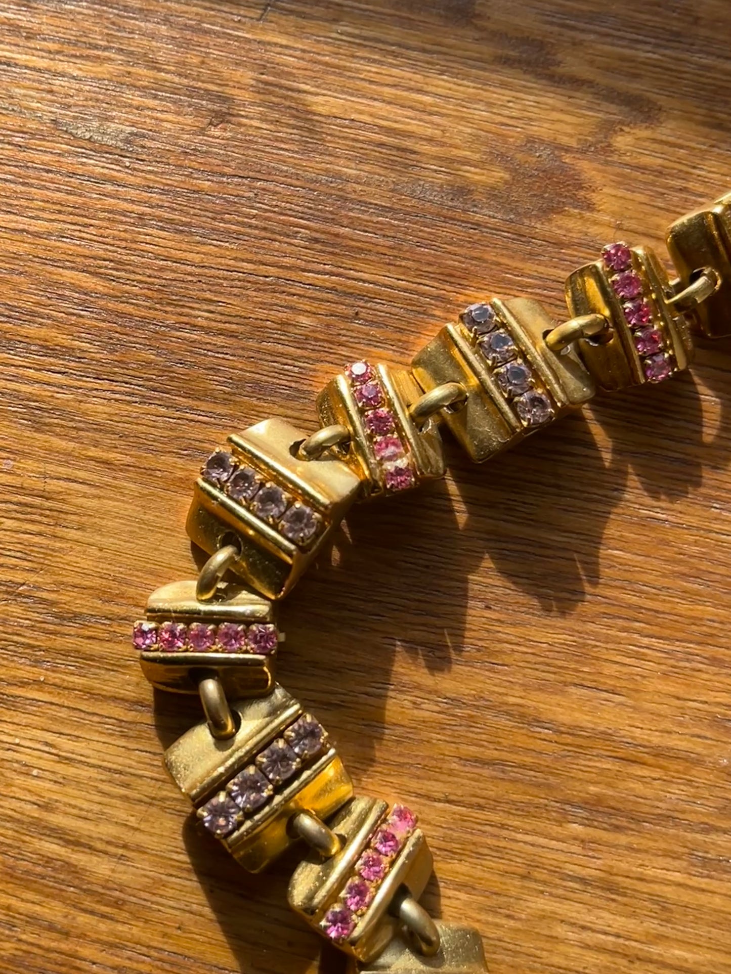 Bracelet doré strass rose et violet