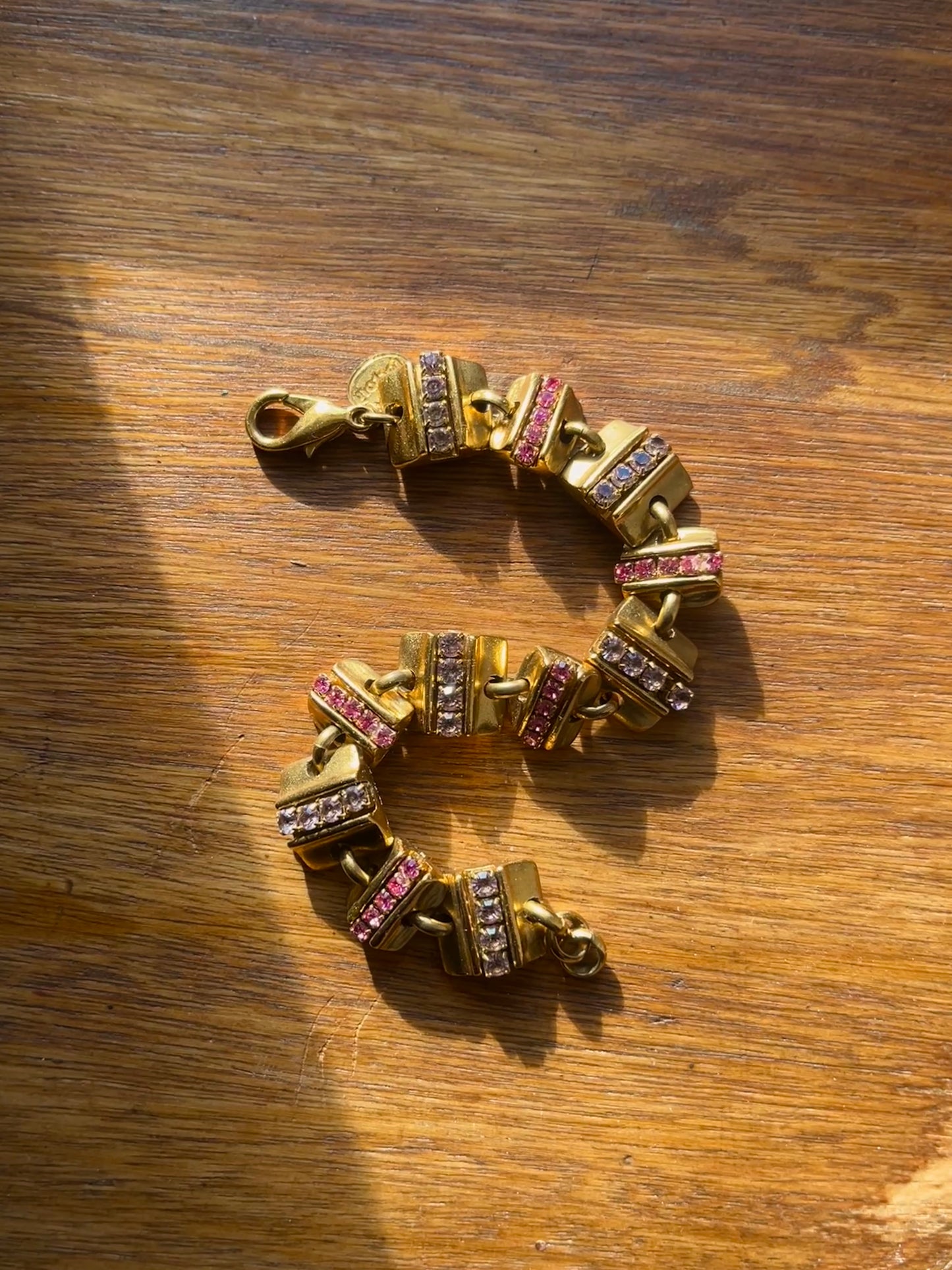 Bracelet doré strass rose et violet