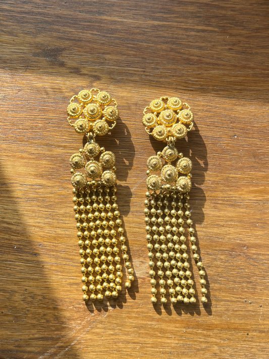 Dangling golden clips
