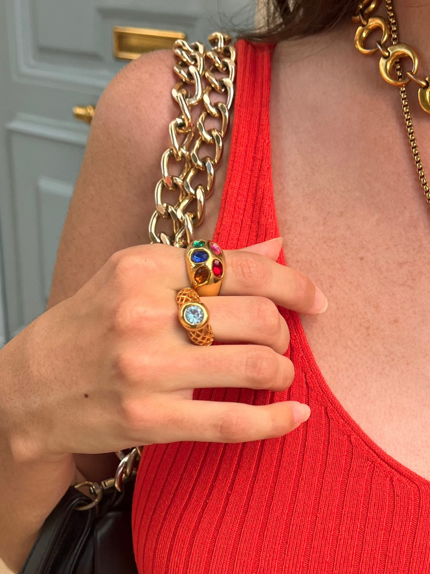 Bague ajourée plaquée or et pierre bleu
