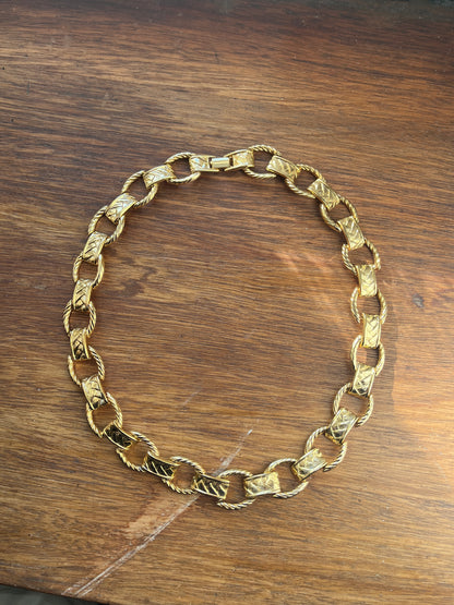 Collier plat à maillons tressés