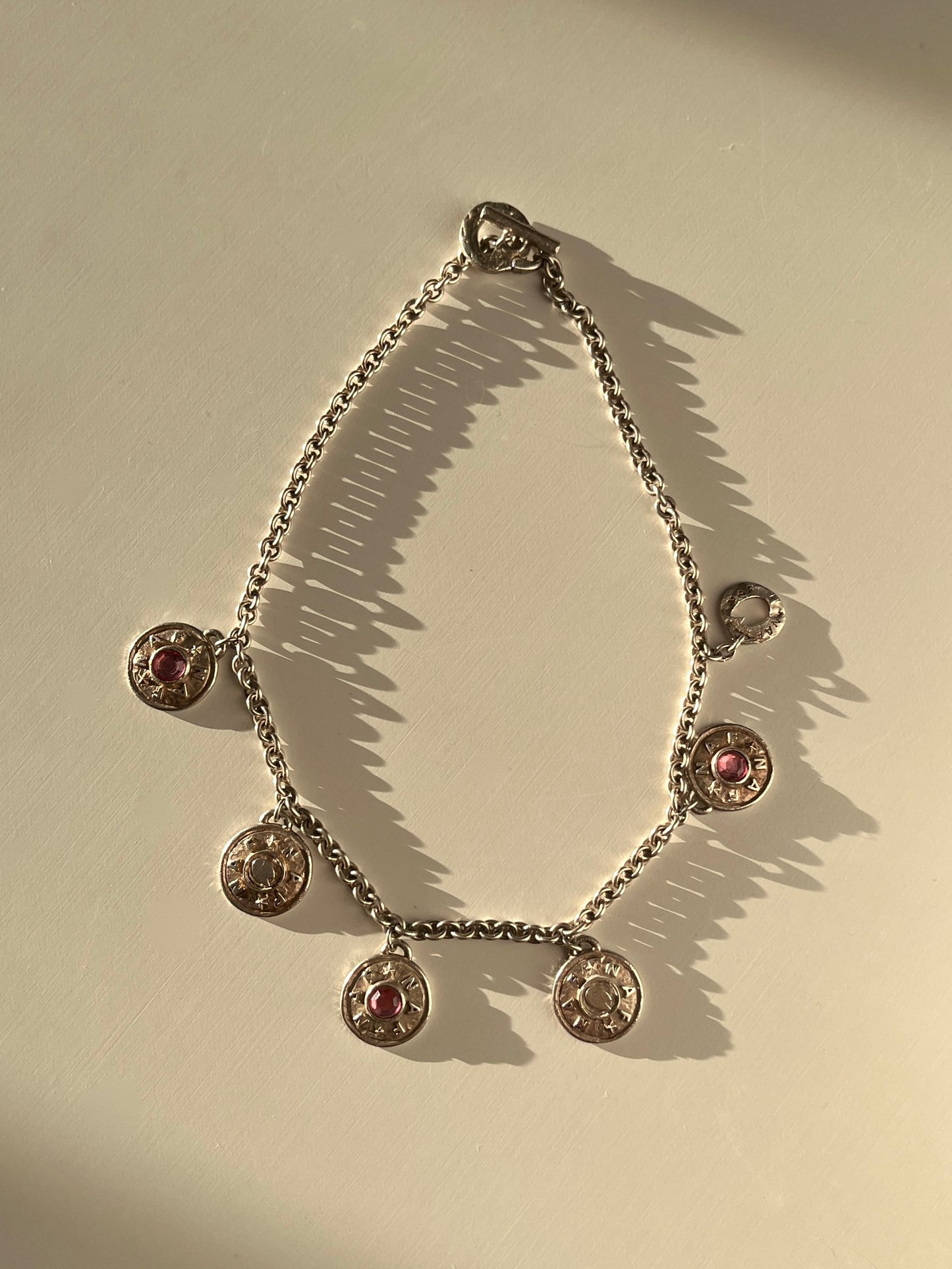 Collier argenté à breloques Naf Naf