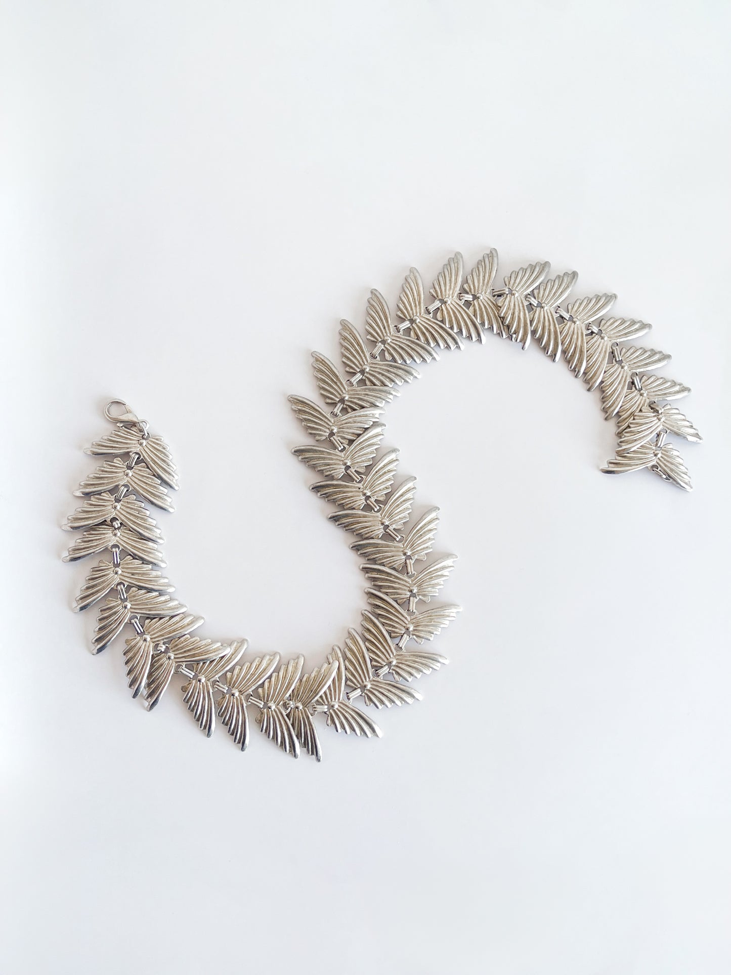 Collier papillons argenté
