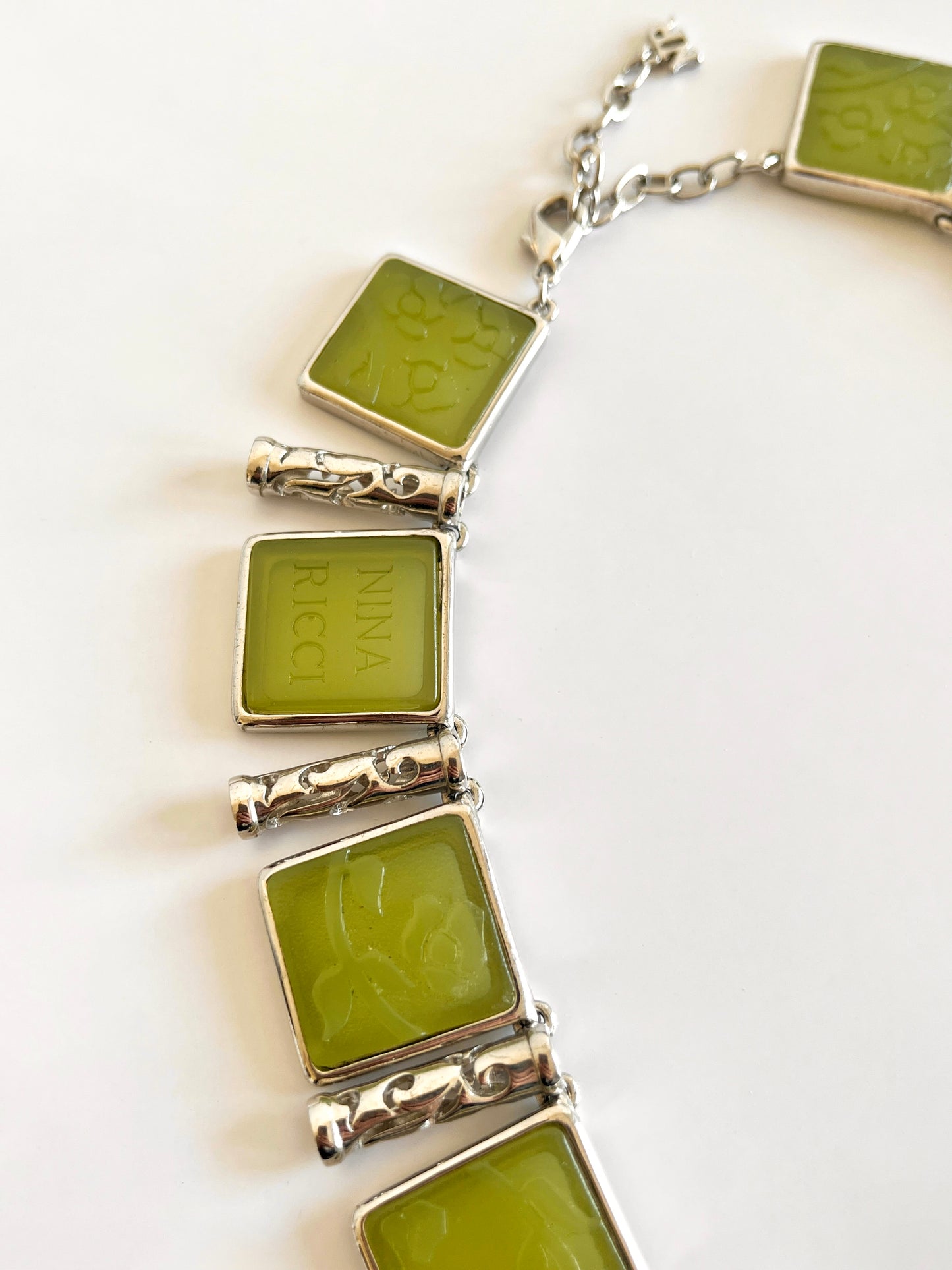 Collier argenté et vert Nina Ricci